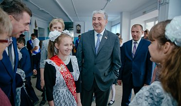 Председатель Законодательного Собрания Сергей Грачев посетил объекты социально-образовательной сферы Тоцкого района 